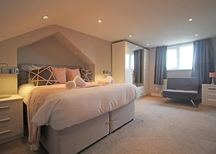 Queens Road - Luxury Spacious Home In Chester