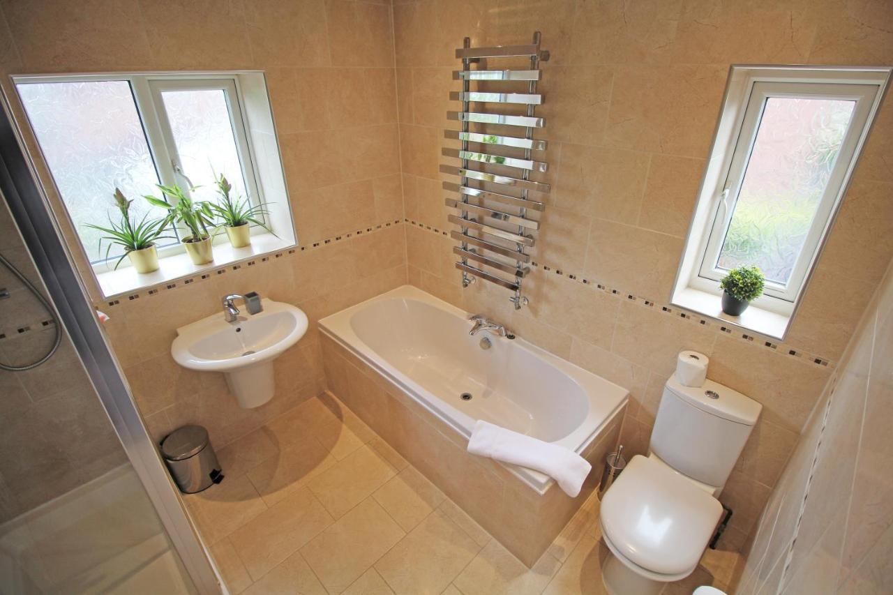 Queens Road - Luxury Spacious In Chester Holiday home Christleton