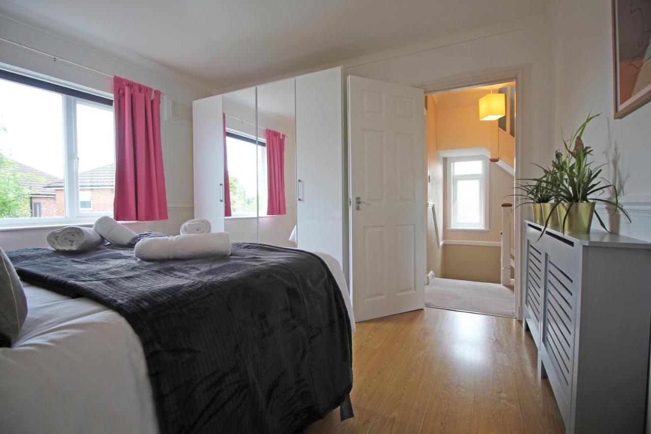 Queens Road - Luxury Spacious In Chester Holiday home Christleton